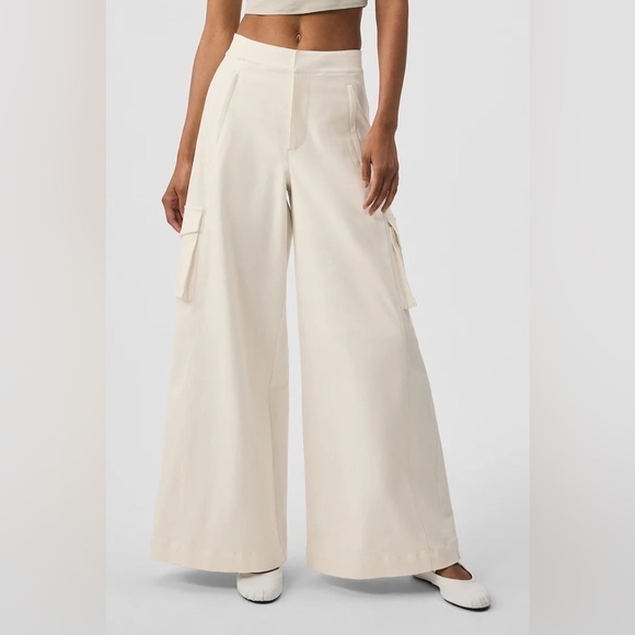 Pants - Women's Cream Wide-Leg Cargo Pants